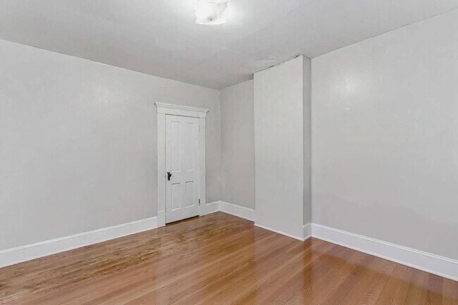 Building Photo - 196 W 8th Ave