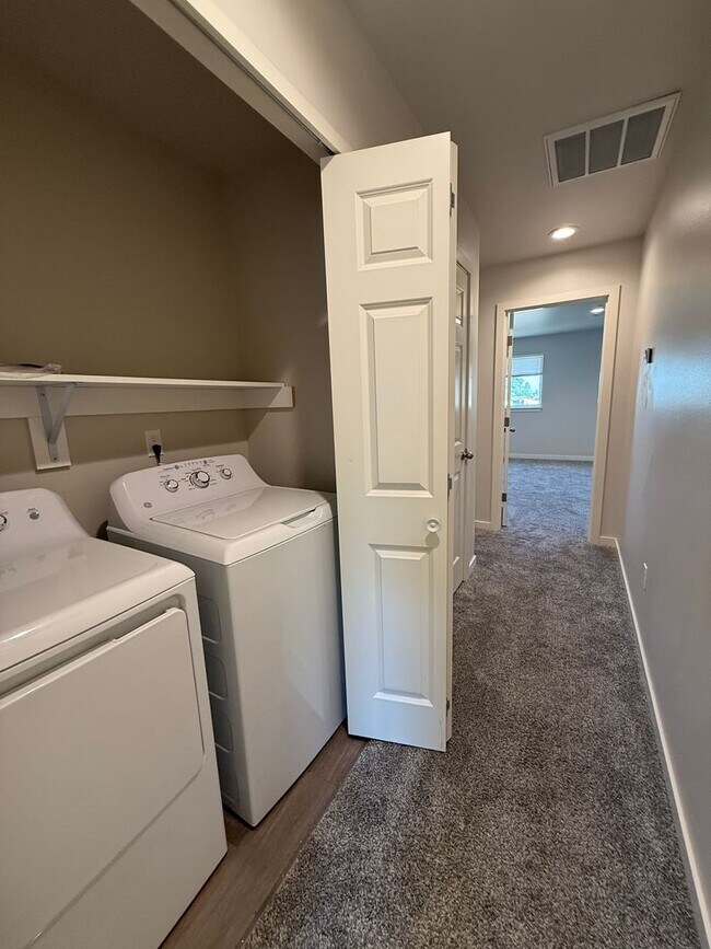 Building Photo - 5305 Smitten Street #2