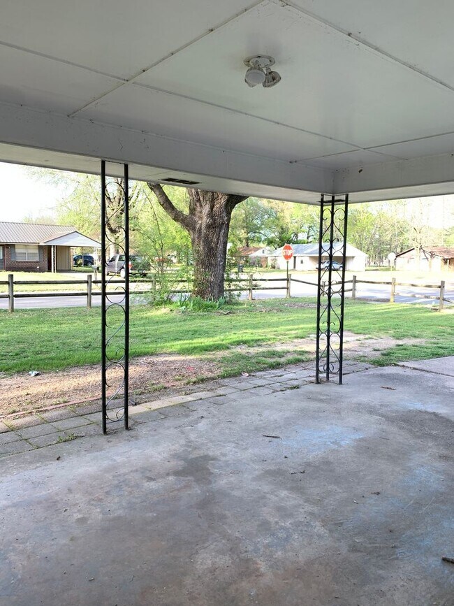 Building Photo - 1601 Brookhaven Rd