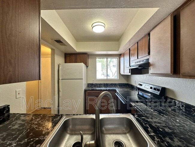 Building Photo - 2801 E Monte Cristo Ave