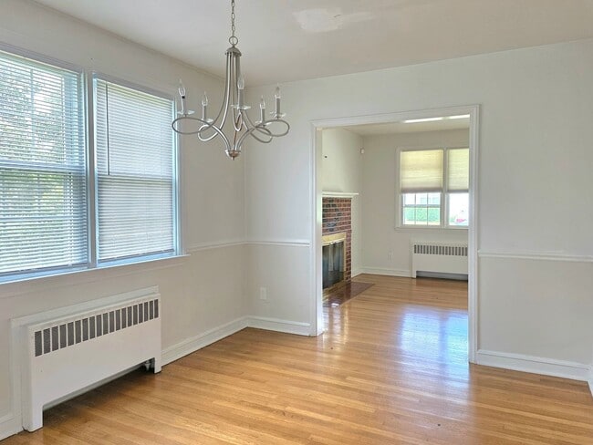 Building Photo - Charming and well-maintained ranch style available now!