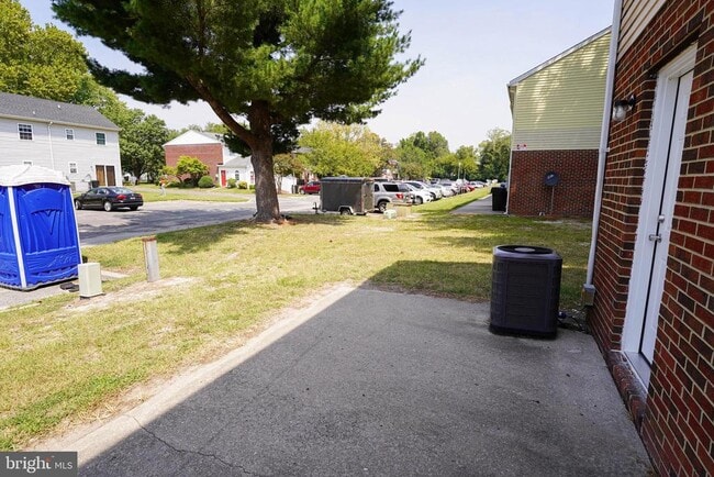 Building Photo - 734 Hemlock St