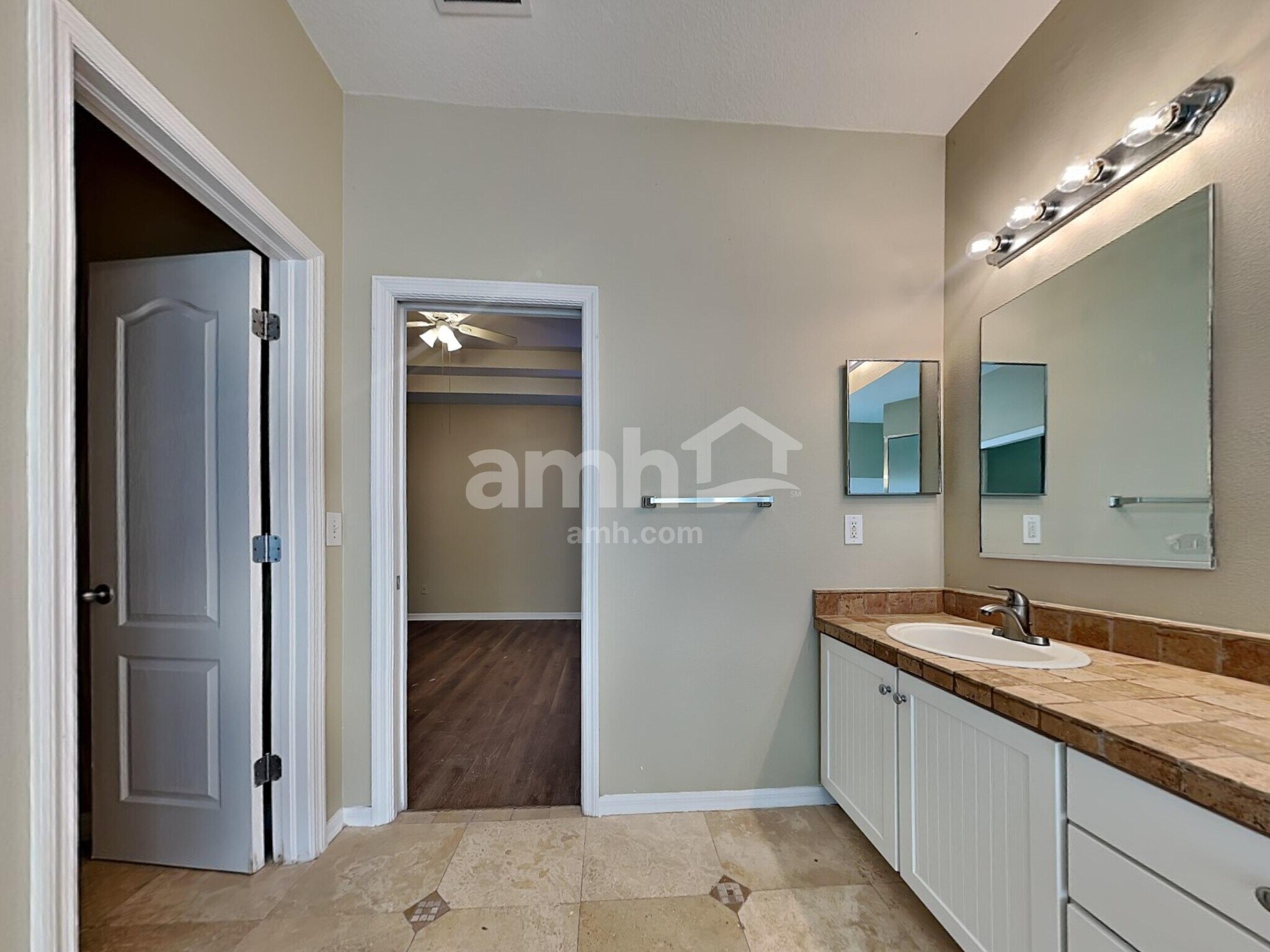 Building Photo - 5018 Sky Blue Dr