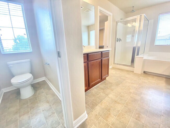 Building Photo - WONDERFUL HENDERSON HOME 3 BEDROOM / 2.5 BATH TWO STORY HOME WITH 2 CAR GARAGE
