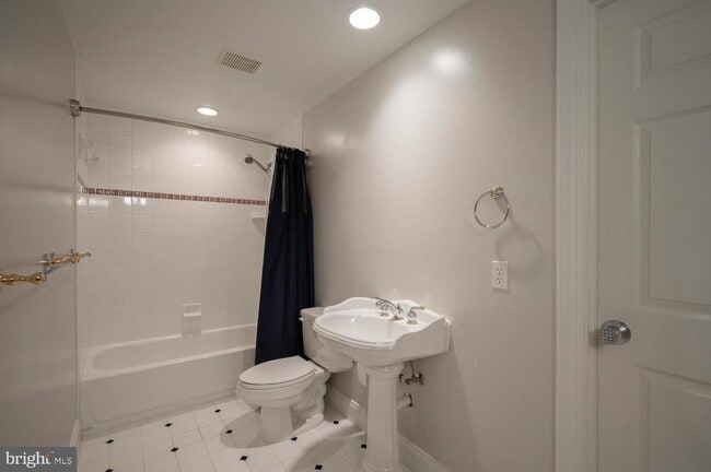 Building Photo - 119 E Jefferson St