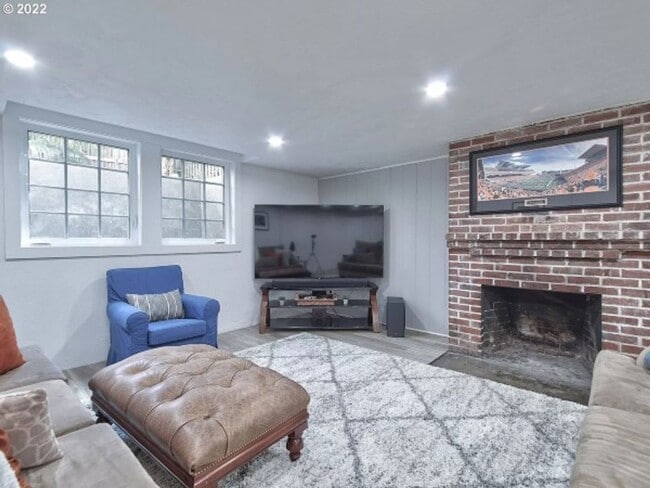 Building Photo - Gorgeous Modern Home Ready to Rent!