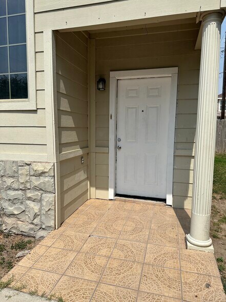 Front Door - 1020 Jesse St