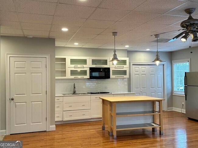 Building Photo - 1051 Parkside Cmns