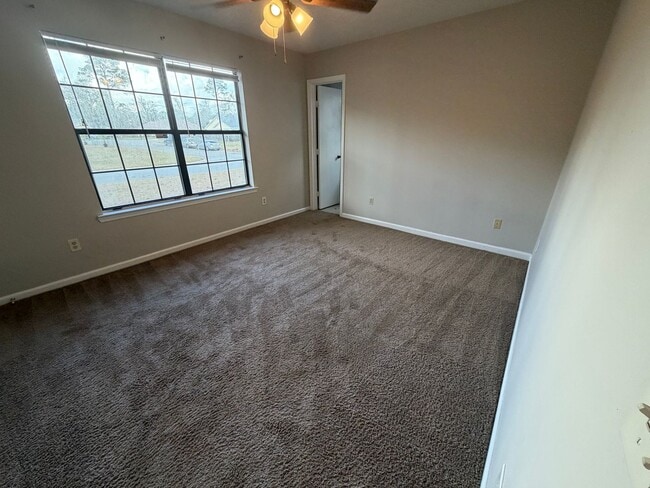 Building Photo - Ridgewood Subdivision Gem: 3-Bedroom Home with Fenced Yard.