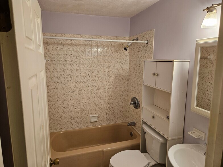 Building Photo - 310 Brook Village Rd