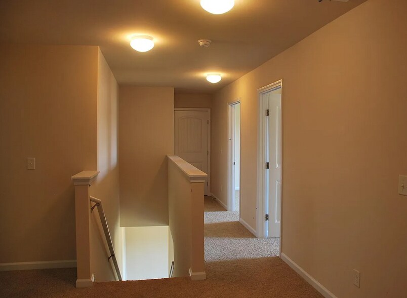 Building Photo - 79 Meadowlark Way