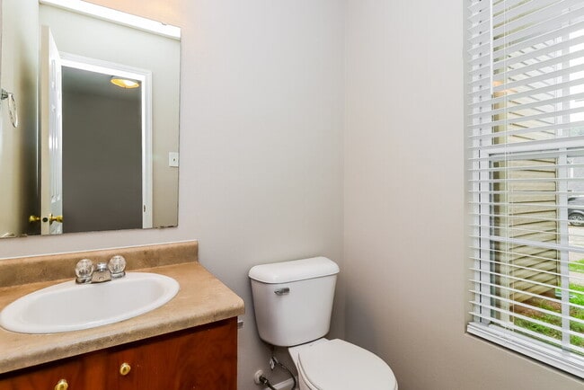 Building Photo - 312 Cloverdale Ct