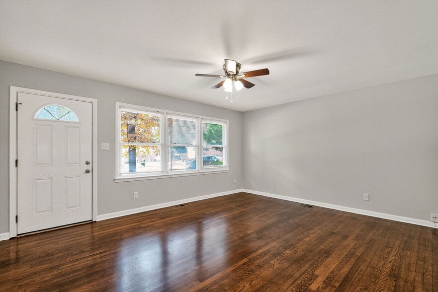 Building Photo - 517 Cooper Rd