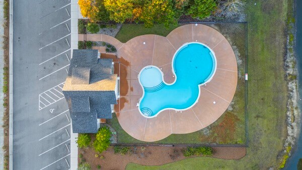 Building Photo - 2318 Flowery Branch Dr