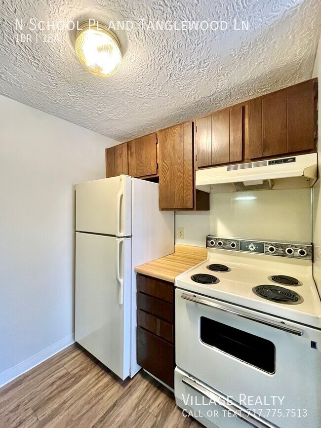 Building Photo - Few steps! Available NOW! Roomy 1-Bed with...