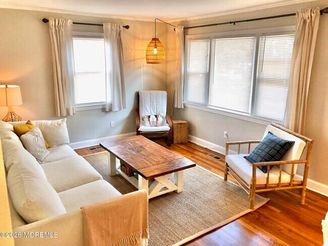 Building Photo - 1008 17th Ave