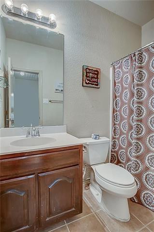 Building Photo - 5009 Holliday Dr