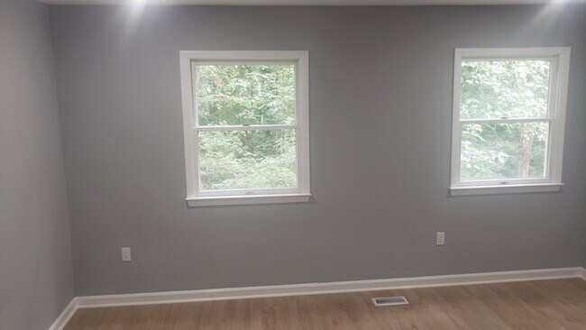 Building Photo - Charming 3br 3ba Townhome in Chapel Hill! ...