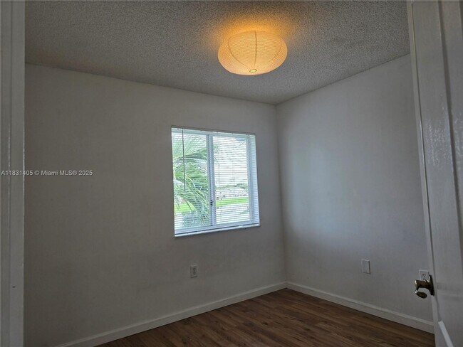 Building Photo - 14045 SW 121st Pl