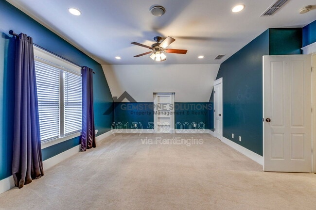 Building Photo - 210 38th Ave N