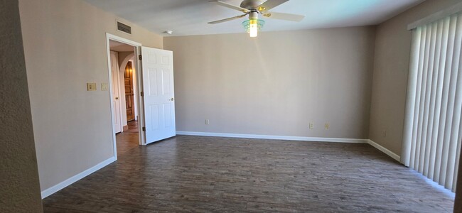 Building Photo - UNFURNISHED GREAT SINGLE FAMILY HOME