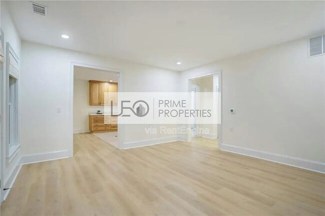 Building Photo - 2262 Meadowvale Dr NE