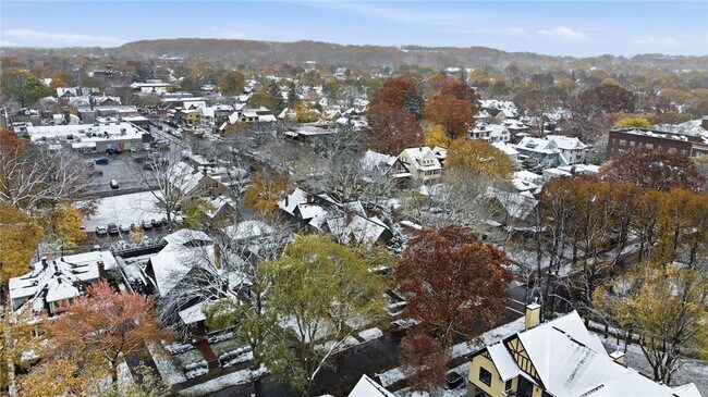 Building Photo - 98 Barrington St