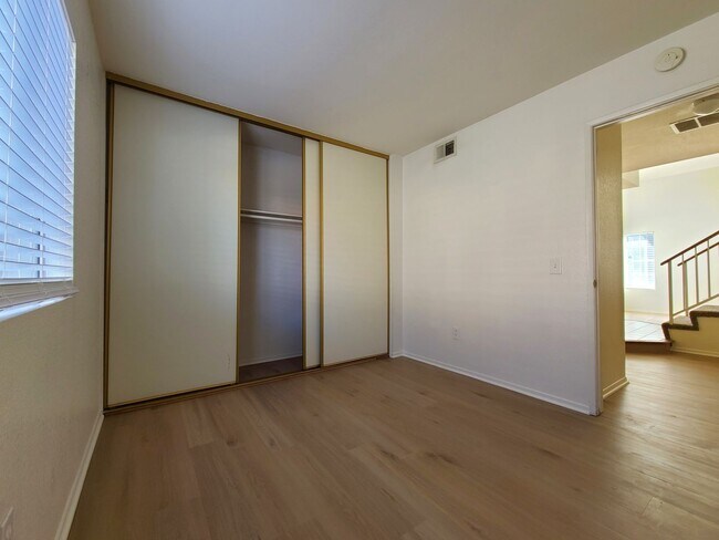 Building Photo - Two-Story 4-Bedroom Home in San Bernardino!