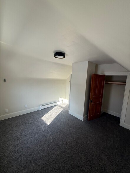 Building Photo - 664 Aurora Ave