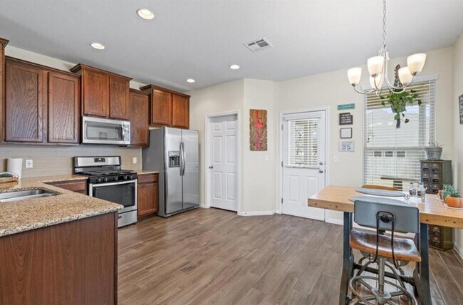 Building Photo - 105 Pine Island Ln