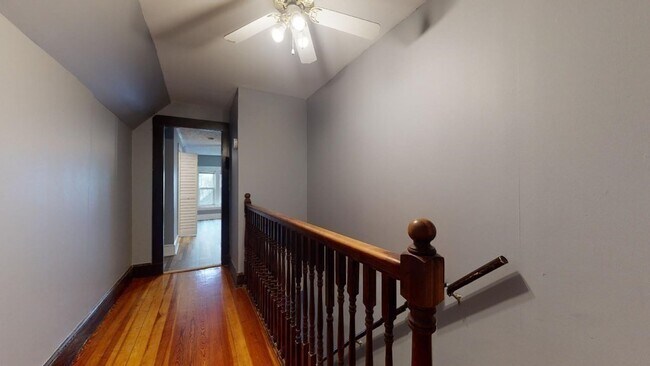 Building Photo - 12 Bentham Rd