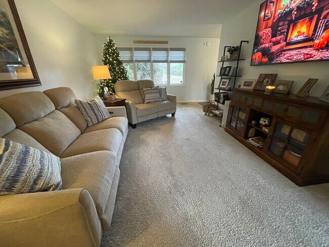 Building Photo - 4402 Bracada Dr