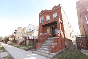 Building Photo - 5141 W Roscoe St