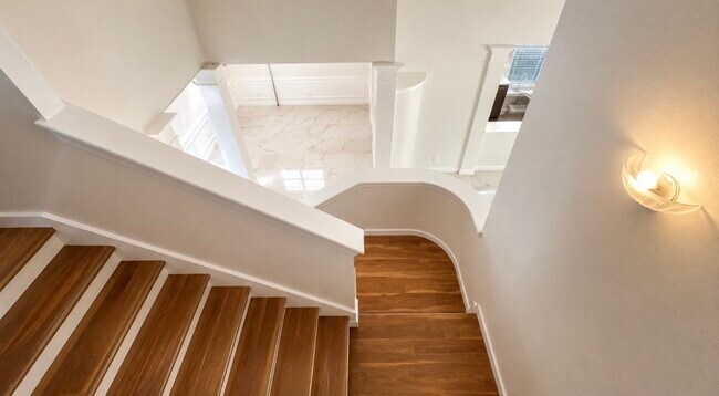 Building Photo - 423 Blossomwood Dr