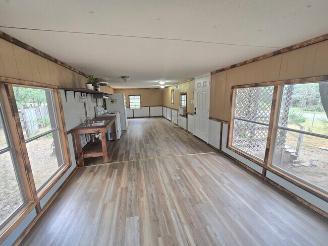 Building Photo - Affordable Living Near Bastrop