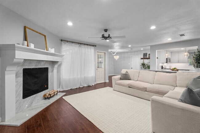 Building Photo - 602 Aldersgate Ct