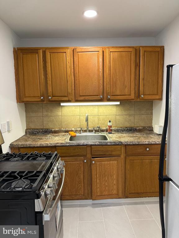 Building Photo - 703 Shaw Ave