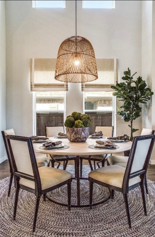 Building Photo - 204 Carmen Oak Ln