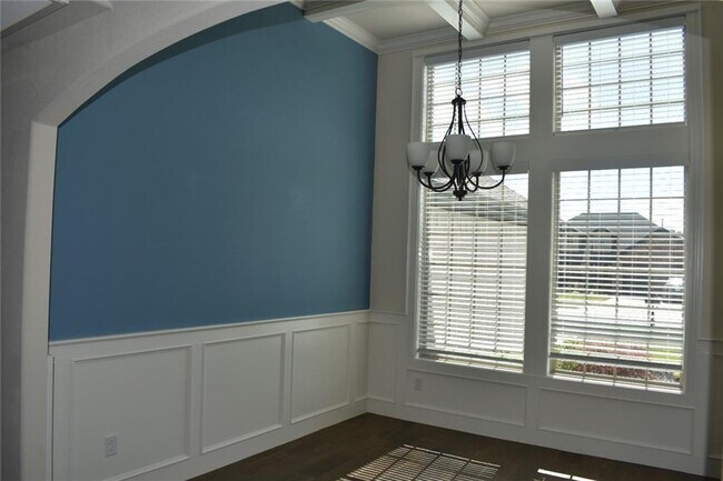 Building Photo - 1740 Sunrise Cir