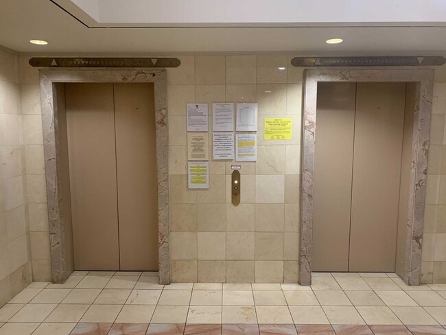 Building Photo - AMAZING STUDIO APARTMENT Near Medical Center w/ COMMUNITY POOL!