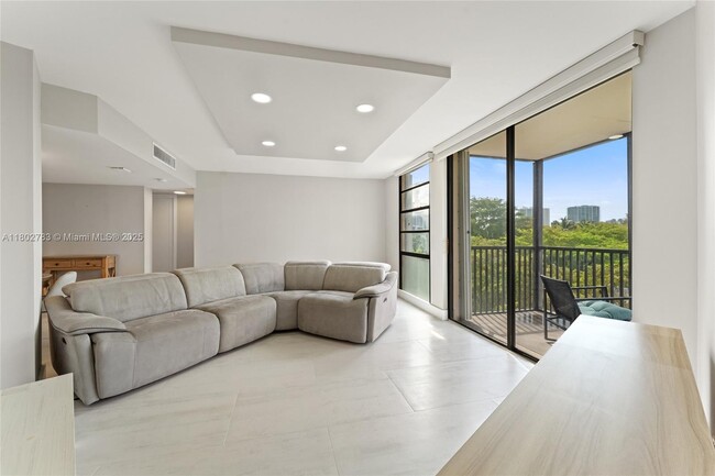 Building Photo - 3301 N Country Club Dr