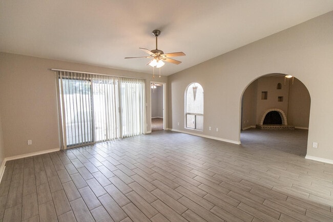 Building Photo - 2908 E Avenida Olivos