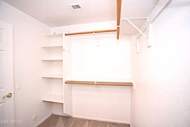 Building Photo - 4953 S Moss Dr