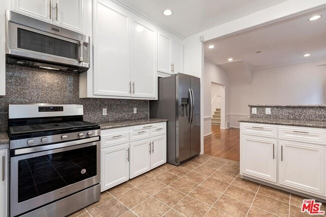 Building Photo - 208 S El Camino Dr