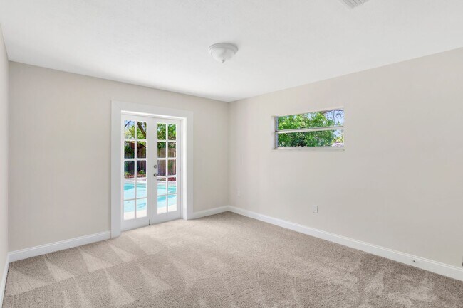 Building Photo - Remodeled Pool Home in the Heart of Brandon, FL