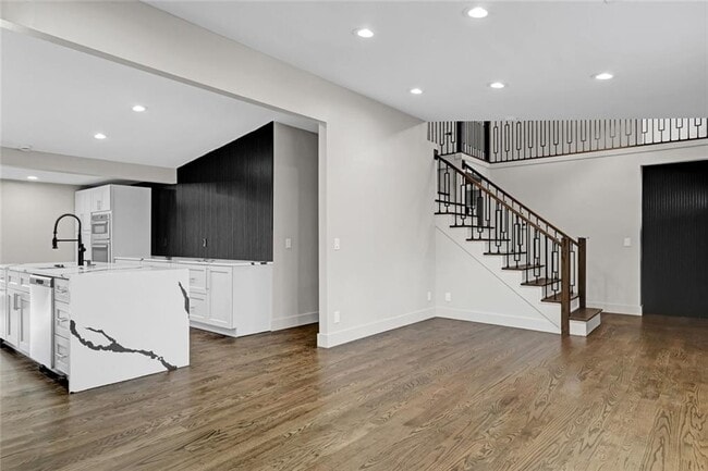 Building Photo - 1887 Shalimar Dr NE