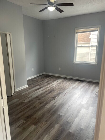 Building Photo - 125 Montmullin St