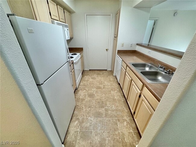 Building Photo - 555 E Silverado Ranch Blvd