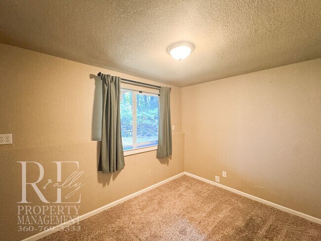 Building Photo - Bright & Spacious Split-Level Home with Gourmet Kitchen, Skylight & Expansive Yard