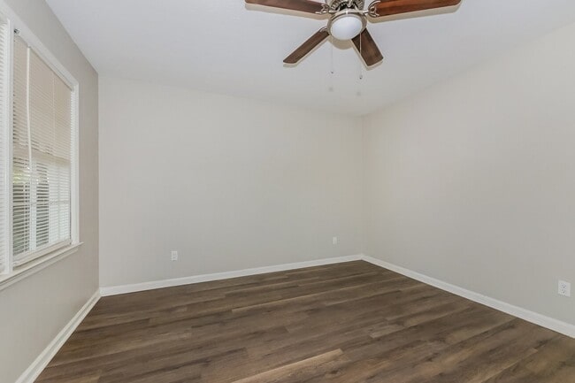 Building Photo - 2332 Watkins Dr